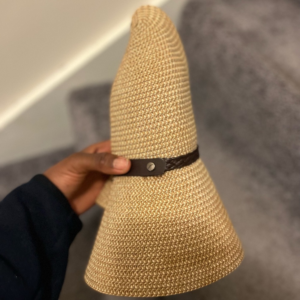 Large brim hat. - Picture 3 of 4